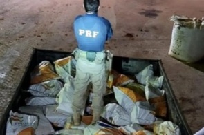 Caminhão abandonado com pneu estourado escondia 4 toneladas de maconha