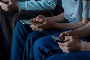 Reino Unido vai barrar redes sociais para menores de 16 anos e estuda toque de recolher digital