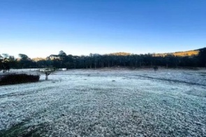 Onda de frio derruba temperaturas e provoca geada em 12 cidades de MS