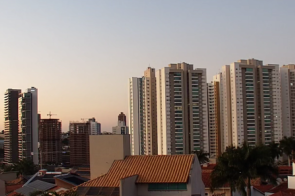 Segunda-feira terá Sol, ventos fortes e chance de chuva em parte de MS