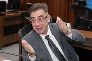 Justiça oficializa Neno Razuk na lista de procurados da Interpol
