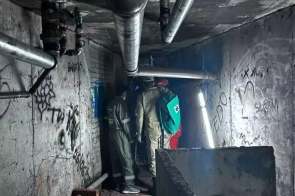 Trabalhadores passam mal ao executar obra dentro de caixa-d'água