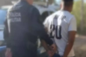 Suspeito de matar esposa a facadas é preso em mata após fugir com filha