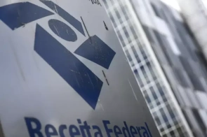 Receita paga hoje último lote de restituição do IR 2026