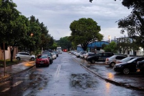 Frente fria derruba temperatura e pode ter tempestade nesta terça-feira