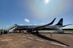 Celular cai dentro de avião e provoca cancelamento de voo em Ponta Porã