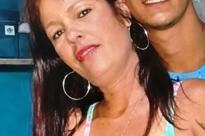 Mulher é executada no portão de casa e polícia apura ligação com guerra de facções