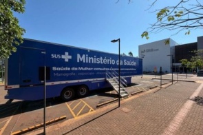 Carreta da saúde oferece atendimentos em frente ao HU de Dourados