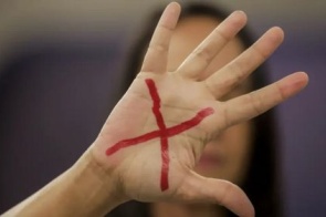 Mulheres afastadas do trabalho por violência doméstica terão renda por até seis meses
