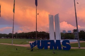 UFMS abre concurso com 42 vagas para professores e remuneração de até R$ 14,9 mil