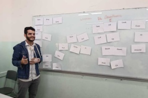 Após perder a mãe, João encontrou na escola acolhimento e profissão