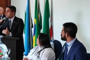 Juninho Lima é reconduzido à presidência da Câmara de Deodápolis para o biênio 2025-2026