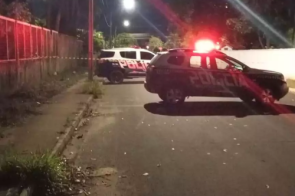 Suspeito de tentativa de roubo morre baleado durante abordagem da PM
