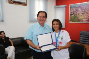 Pacco homenageia judoca Itaporanense e anuncia incentivo por parte do município para atleta
