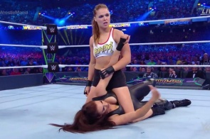 Ronda Rousey estreia no WWE, com vitória diante de 78 mil pessoas
