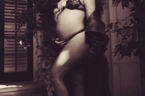 Em meio a polêmica de traição, Khloé Kardashian dá luz uma menina