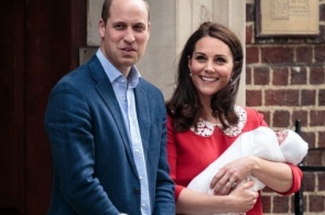 Kate Middleton faz primeira aparição com bebê real após dar à luz