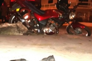 Rapaz morre e três ficam feridos em colisão entre motocicletas