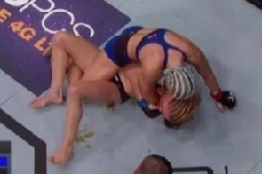 Vexame: lutadora do UFC defeca no octógono ao tentar se livrar de golpe