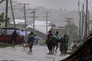 Ciclone deixa 7 mortos e mais de 60 mil casas danificadas em Bangladesh