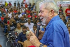 Datafolha: Lula cresce e tucanos despencam