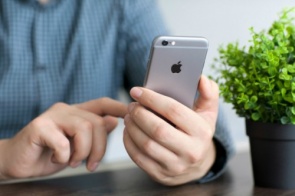 Após 10 anos, Apple luta para manter força do iPhone