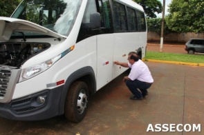 Prefeitura adquiri Micro ônibus zero km e ex prefeito Wallas entrega veículo usado no lugar