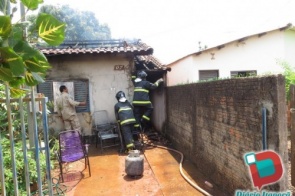 Incêndio deixa casa completamente destruída no bairro Lagoa em Itaporã