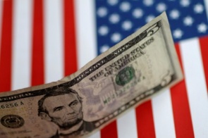 Dólar cai mais e é cotado a R$ 3,21 após notícia da condenação