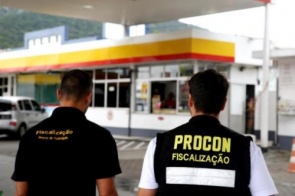 Procon inicia fiscalização nos postos por mudanças repentinas de preços da gasolina