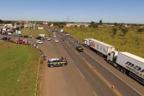 Caminhoneiros mantêm protestos com 37 pontos de bloqueio em Mato Grosso do Sul