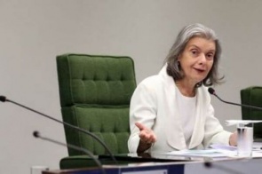 Aumento de salário não é o melhor para o Brasil, diz Cármen Lúcia