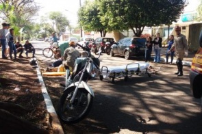 Acidente entre moto e bicicleta deixa dois feridos em Dourados