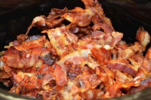Bacon e outras carnes processadas aumentam risco de câncer de mama, aponta estudo