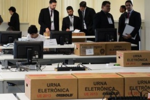 TSE afirma que 4.658 urnas foram trocadas no segundo turno em todo o país