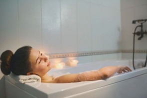 Tomar banho quente é melhor do que praticar exercício para tratar a depressão