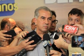 Reinaldo entrega 120 casas e visita interior em 1ª agenda após eleição