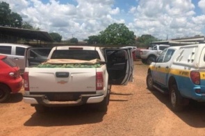 Traficante abandona caminhonte roubada com 1,1 tonelada de maconha