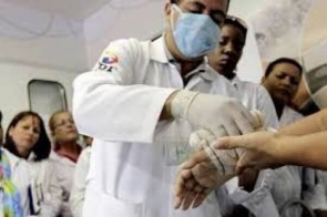 Cuba quer retirar médicos ainda este ano