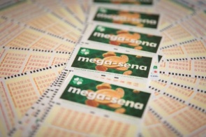 Mega-Sena acumula e pode pagar preêmio de R$ 6 milhões no sábado