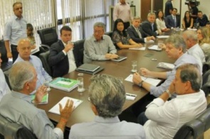 Em primeira reunião com secretariado, Reinaldo pede austeridade