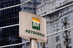 Petrobras reduz pelo 2º dia seguido preço da gasolina nas refinarias
