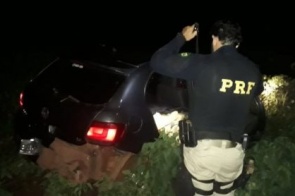 Após 30 minutos de perseguição, traficante abandona veículo com meia tonelada de maconha
