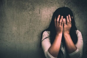 Brasil enfrenta superlotação nos presídios e epidemia de violência doméstica, diz ONG