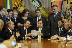 Bolsonaro vai ao Congresso e entrega proposta de reforma da Previdência