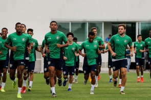 Jogadores do Fluminense voltam a treinar após 'dia de greve' por atrasos