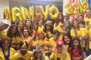 Carnaval 2019: fã da folia, idoso com Alzheimer ganha 'Carnavô' da família