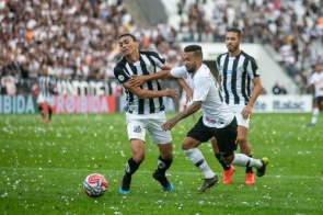 Corinthians e Santos empatam e seguem invictos nos clássicos