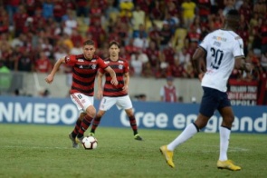 Aplaudido de pé no Maracanã, Cuéllar vibra: "Não tenho palavras para o torcedor do Flamengo"