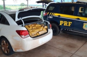 Motorista e "batedor" de droga são presos com mais de 300kg de maconha